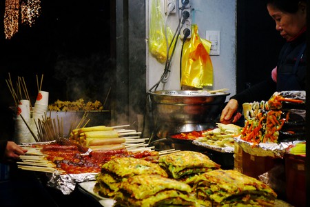 Nighttime snack in Busan | © travel oriented / Flickr