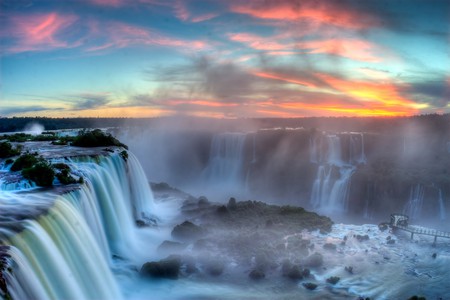 Sunset over Iguazú © SF Brit / Flickr