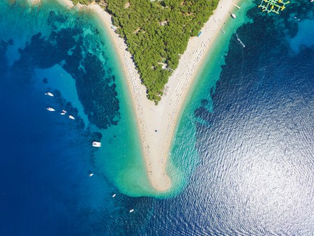 Zlatni Rat beach in Bol, Island Brac, Croatia | ©  paul prescott/Shutterstock