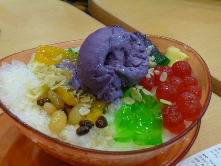 Chowking Halo-Halo | © punctuated / Flickr