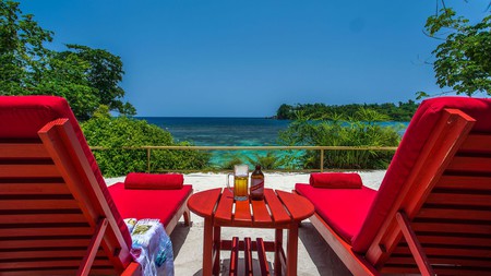 Geejam Hotel overlooks the sea of Cocoa Walk Bay, making it ideal for some tropical downtime