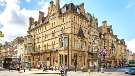 You can't miss the Randolph Hotel, with its imposing facade right in the centre of Oxford