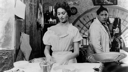 Sophia Loren and Giacomo Furia in the iconic 1954 movie L'oro di Napoli