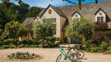 Discover the best places to stay like this in the unique crescent of Half Moon Bay 