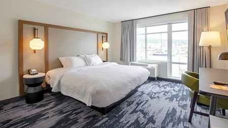 Fairfield Inn & Suites by Marriott Duluth Waterfront offers cozy rooms in a prime location
