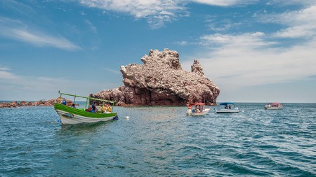 Summer vacations on Isla Espiritu Santo often include boat trips around the island