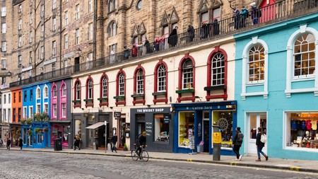Edinburgh Old Town - colourful painted shops on Victoria Street and West Bow, pedestrianised during coronavirus pandemic, Edinburgh, Scotland, UK