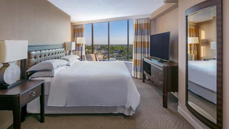 Sheraton Greensboro at Four Seasons is well-loved by all kinds of travelers 