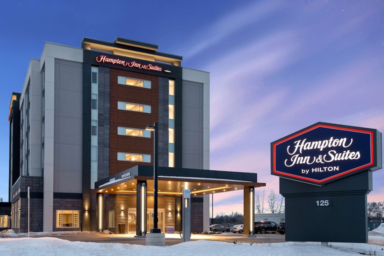 Hampton Inn & Suites Ottawa West with desk and pattern floor