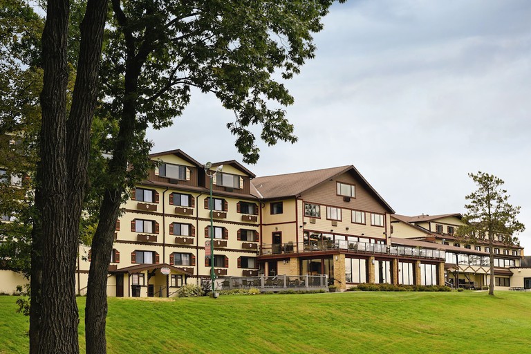 Neutral double with view at Chestnut Mountain Resort