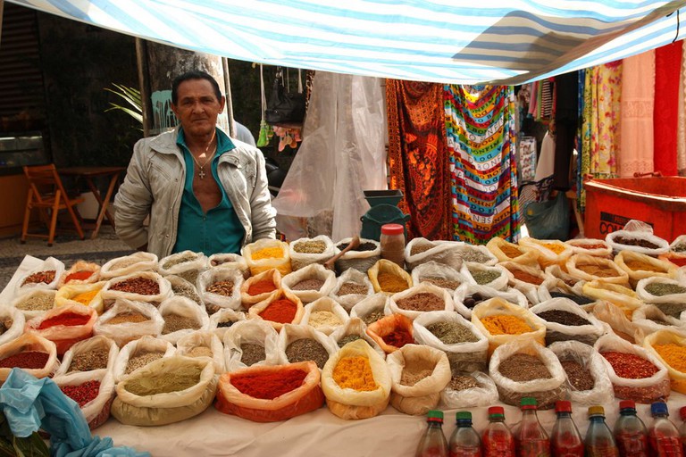 Gal Glicério, vendor at Rua Professor Ortiz Monteiro | © Rodrigo S. Maior / Wikimedia Commons