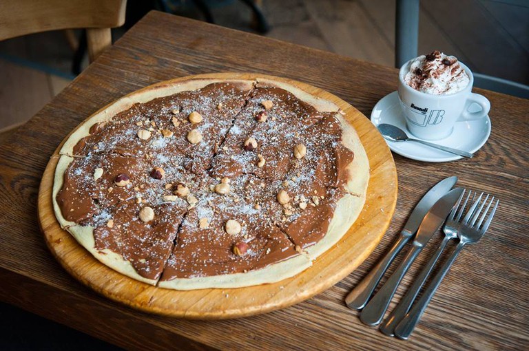 A Nutella sweet pizza at Coupepe