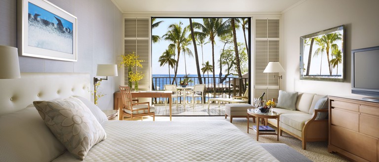 A luxury room at the Halekulani with an oceanfront balcony