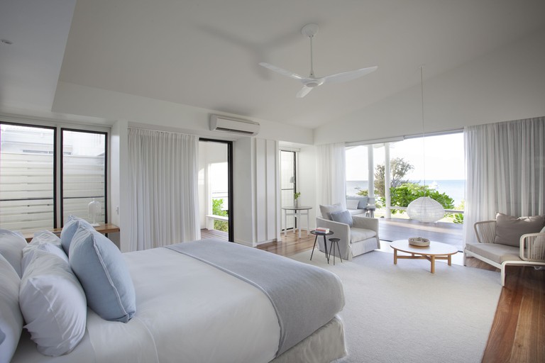 Lizard Island Resort airy large room with sea view designed in light colours with armchairs and a terrace
