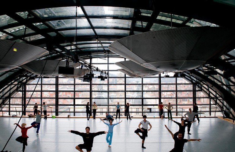 A dance lesson at the National Opera of Lyon