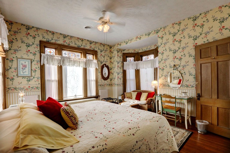A cosy double room at Barrister's Bed & Breakfast in the Finger Lakes.