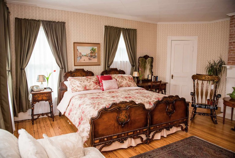 A cosy double bedroom at Springside Inn in the Finger Lakes.