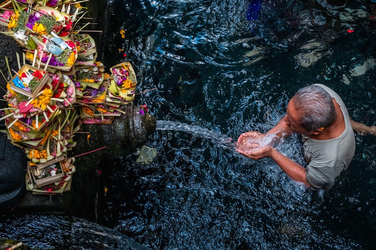 Prayers are in pool of the Holy Springs Temple, local name of this temple " Tirta Empul "
