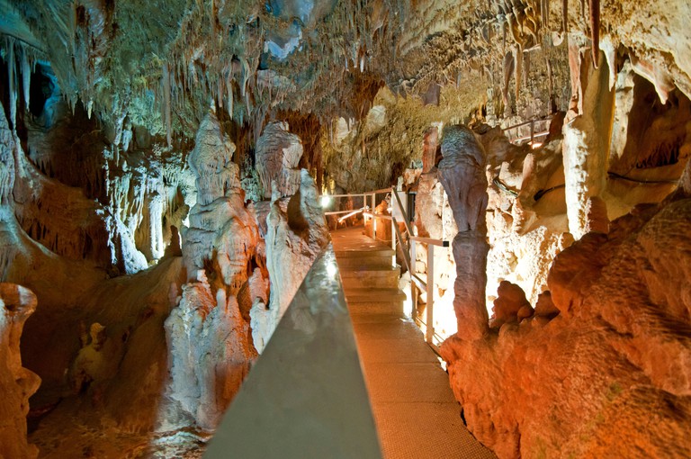 C7YDWF Stalactites and Stalagmites in Petralona Cave, Halkidiki, Greece