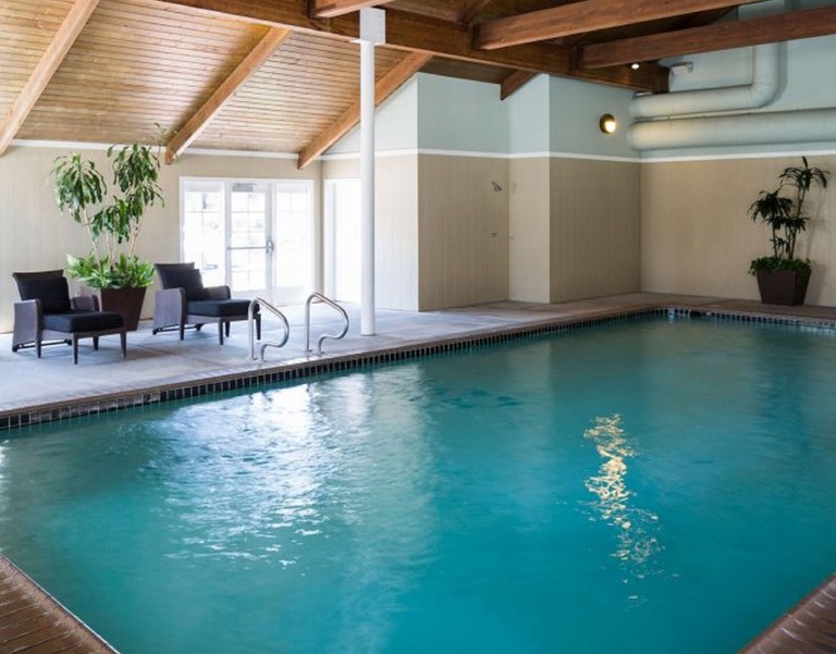 The indoor pool at Hadsten House