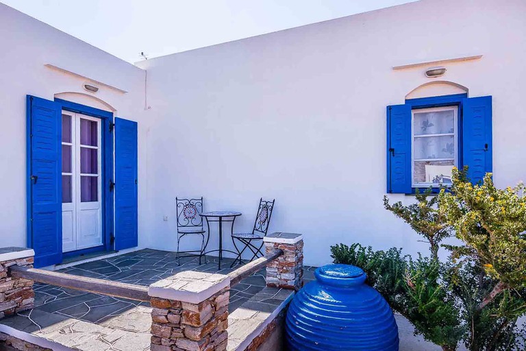 Sifnos - Spacious 2-bedroom house with fantastic yard, Artemonas