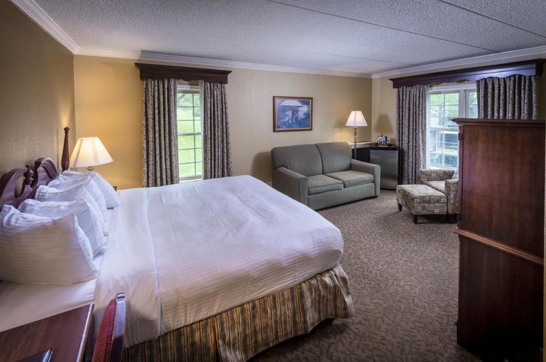 The king fireside jacuzzi suite at the Brandywine River Hotel