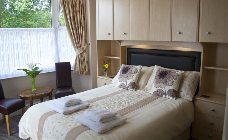 Cosy room at the Linroy Bed & Breakfast with modest decor in beige and brown tones