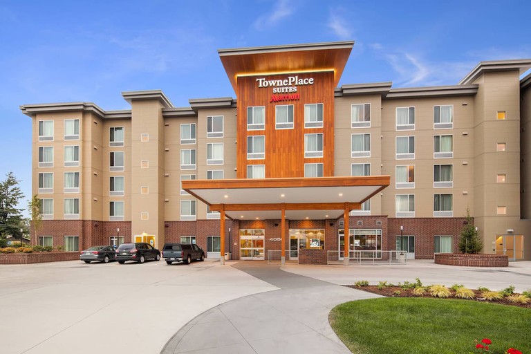 The five-story TownePlace Suites by Marriott Bellingham with brick and wood accents
