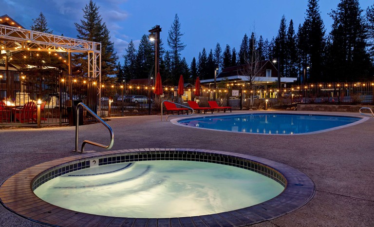 The lit-up outdoor jacuzzi and pool area at night at Hampton Inn and Suites Tahoe-Truckee