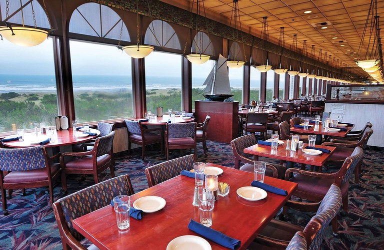 Ocean-facing restaurant at Shilo Inns Ocean Shores