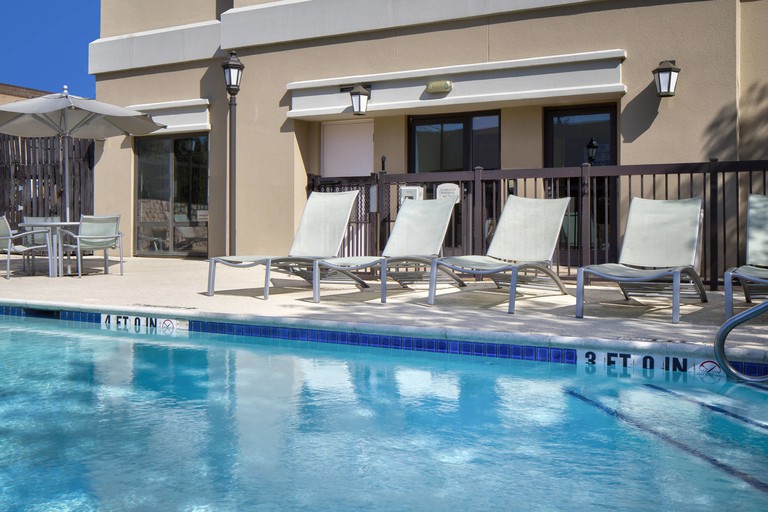 The outdoor pool area of the Springhill Suites at Marriott Fort Worth University