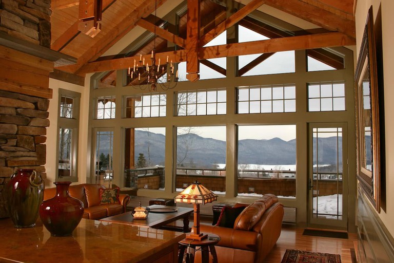 Lounge at Mountain Top Inn and Resort