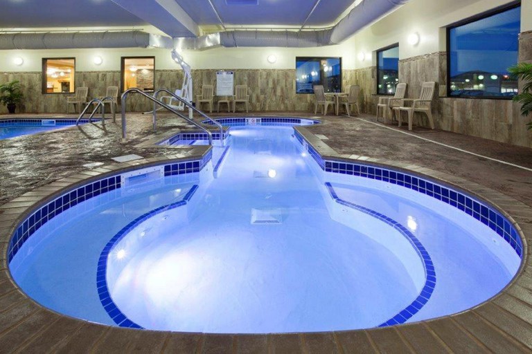 Expressway Suites Grand Forks indoor hot tub with seating area