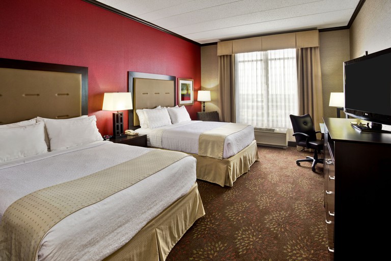 Room at Holiday Inn and Suites Chicago Northwest – Elgin