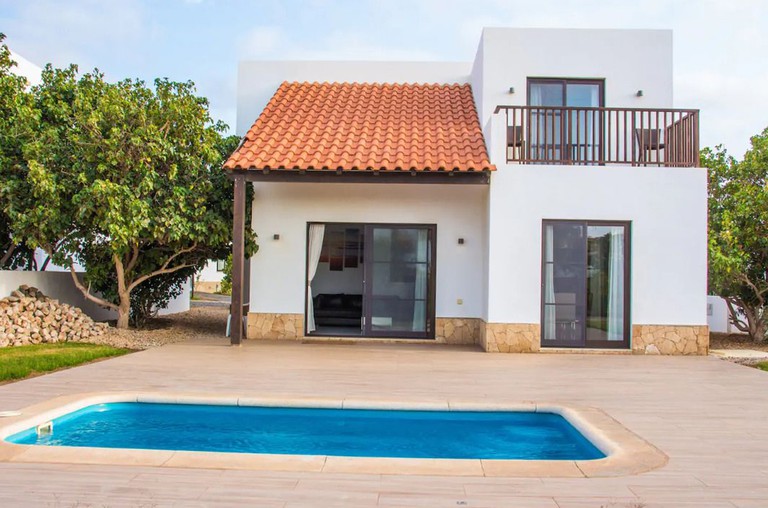 A villa with a private plunge pool at Meliã Dunas Beach Resort and Spa