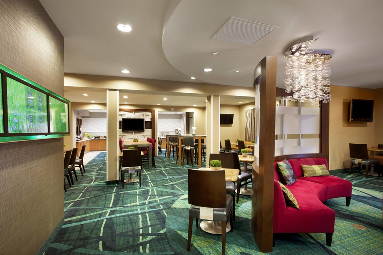 Lounge and dining area at SpringHill Suites by Marriott Phoenix Downtown