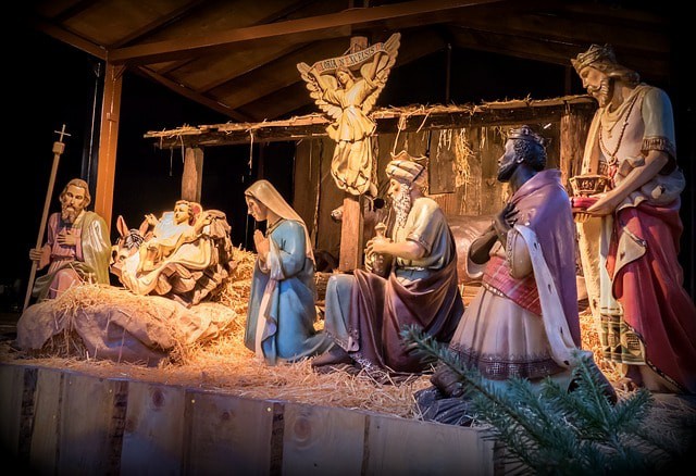 maxpixel-freegreatpicture-com-father-christmas-nativity-scene-christmas-crib-1915352.jpg